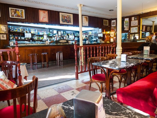 La importancia de los bares en la Universidad&nbsp;presencial